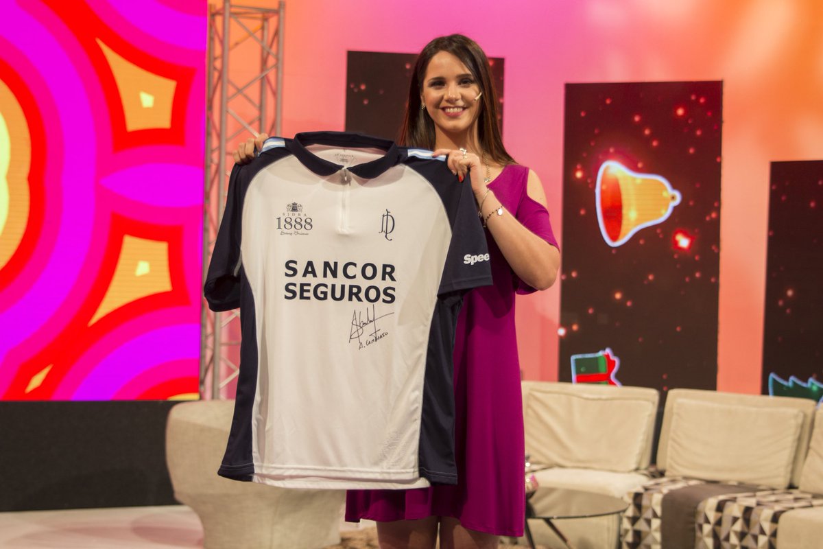 SORTEO!!!!!
Se sortea esta Súper Camiseta del crack Adolfito Cambiasso, firmada por el, quien hoy juega la final del Polo Mundial en Palermo! 
La queres?! Tenes que:
1. Seguir mi cuenta y la cuenta de @miradasnuestrasok 
2. Darle me gusta a la foto