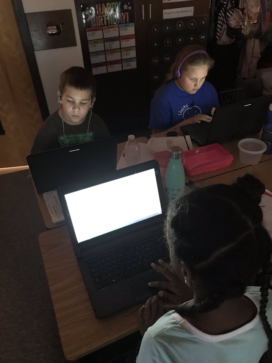 KES_MrsBlack's tweet photo. These kids really enjoyed coding for Hour of Code.  #HourofCode2019 @keheleycomets https://t.co/MYqTr56HZK