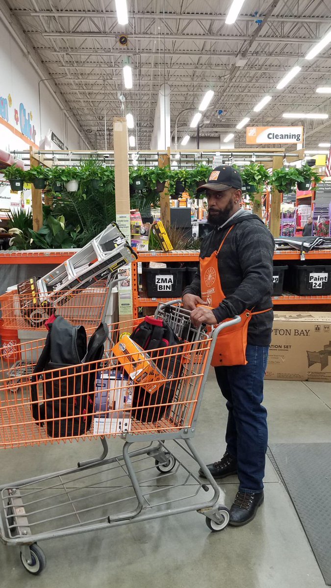 Don’t mess with Geo!! He is always on the lookout! 👀👀@spohn3857 <a href="/Jeff_Johnson26/">Jeff Johnson</a> <a href="/HD3857/">Anastasia froehle</a> <a href="/ApsDennis/">Dennis Murray APS</a> <a href="/ckirk311/">Chris Kirkpatrick</a>