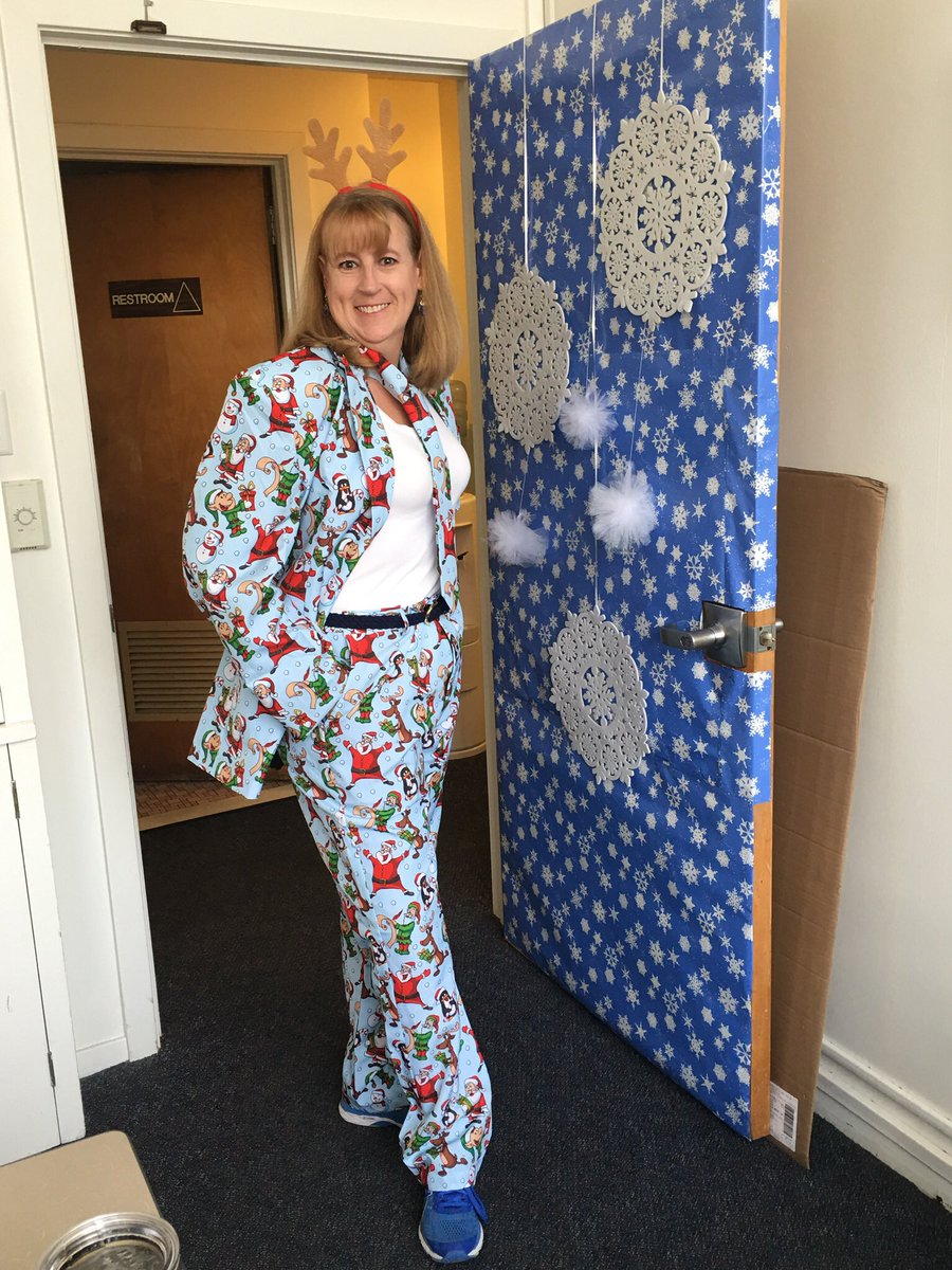 techwizardress's tweet photo. #UglyChristmasSweater #ktlaweekends #ktlatalktous #talktous #ktla https://t.co/8lsFLJG9iz