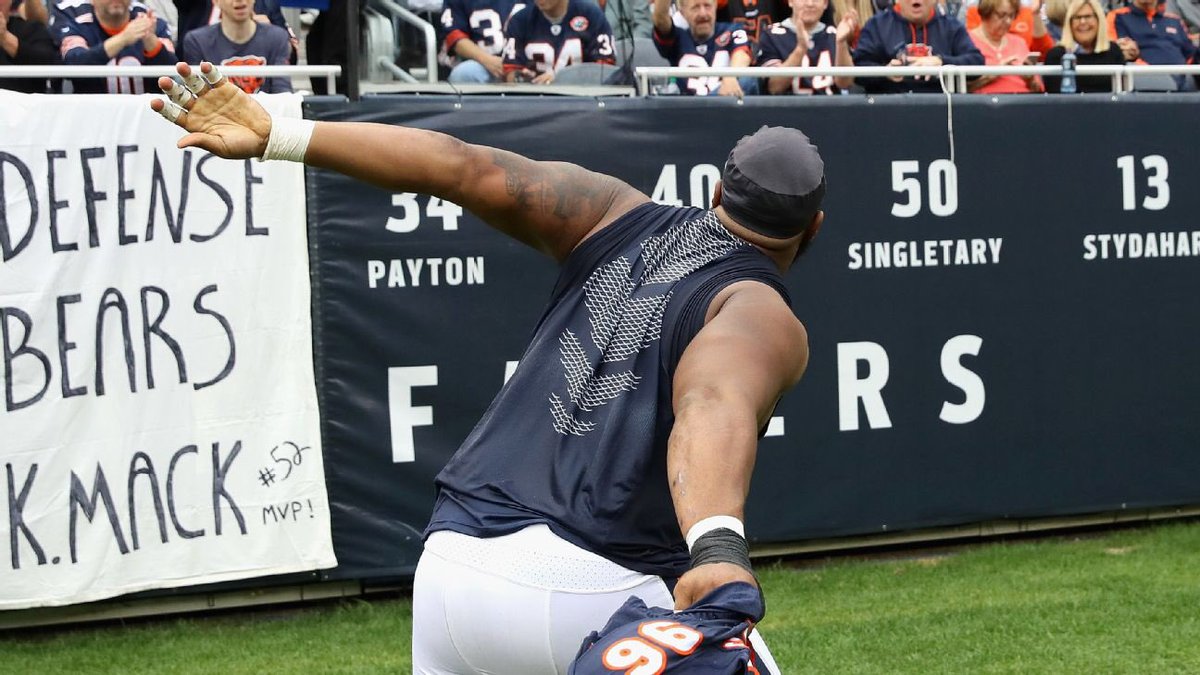 CfaColts's tweet photo. Akiem Hicks throws away the navy blue and puts on the royal blue. #ColtUpOrShutUp https://t.co/L8S1JbVMfR