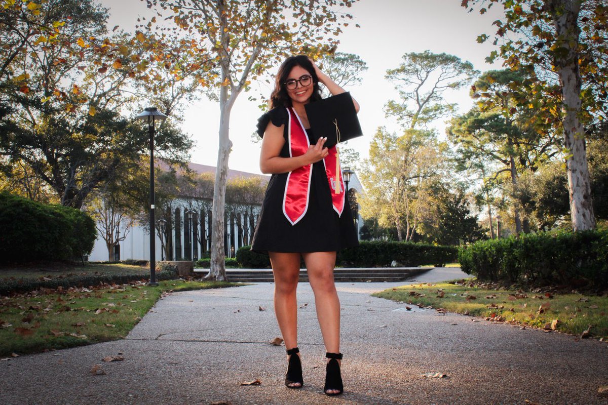 marcezeeshell's tweet photo. Alumna status🤓 https://t.co/ZvslmC8HoM