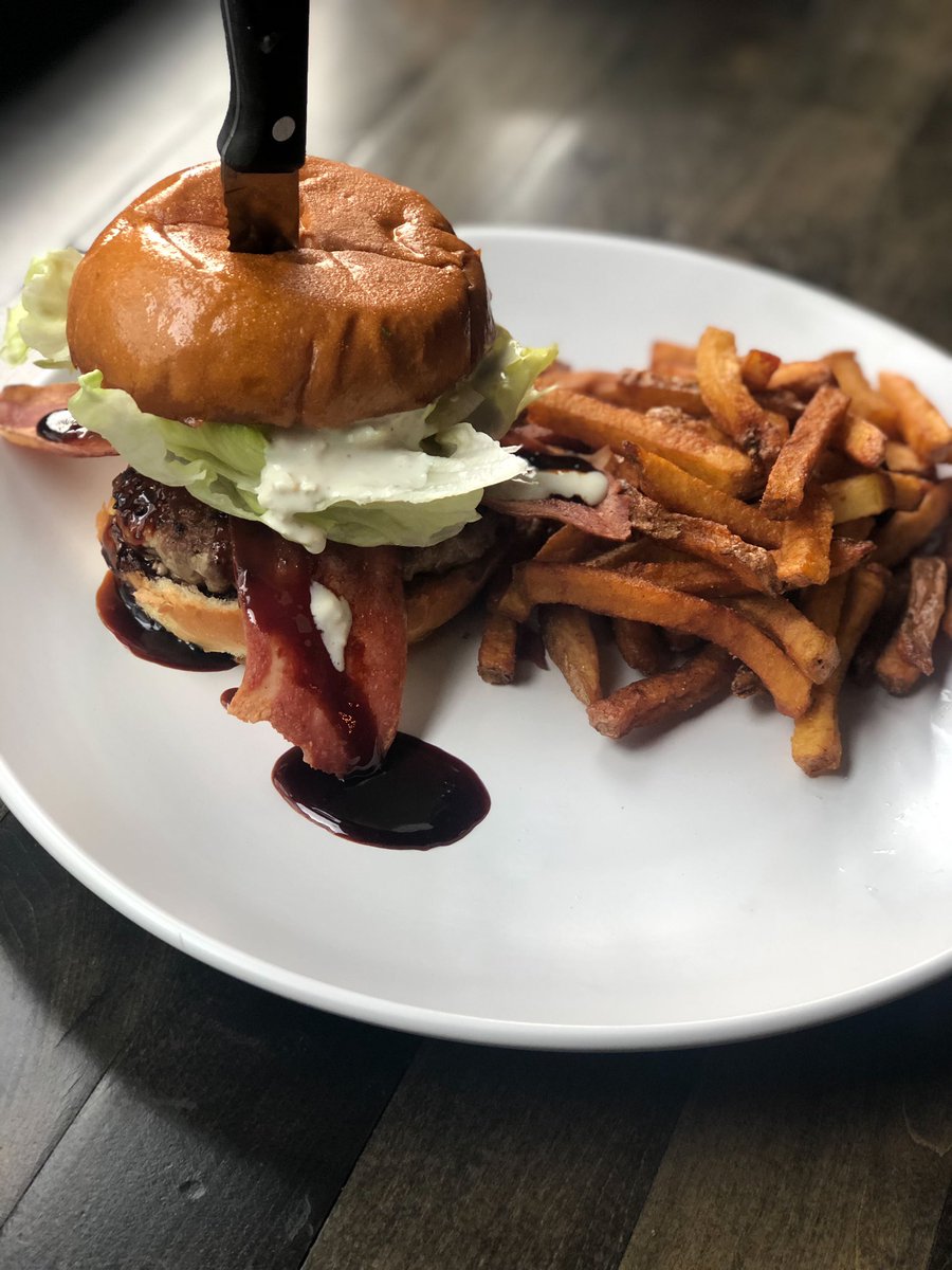 Notre Coupe du Moment ~ Our Cut of the Moment 

Burger Canard et Dinde 
Canard haché, bacon de dinde, glace au poulet, sauce au fromage bleu, laitue Iceberg et frites

TURduckEN Burger
Ground Duck, Turkey bacon, Chicken-Glaze, Blue Cheese Sauce, Iceberg lettuce &amp; Fries
