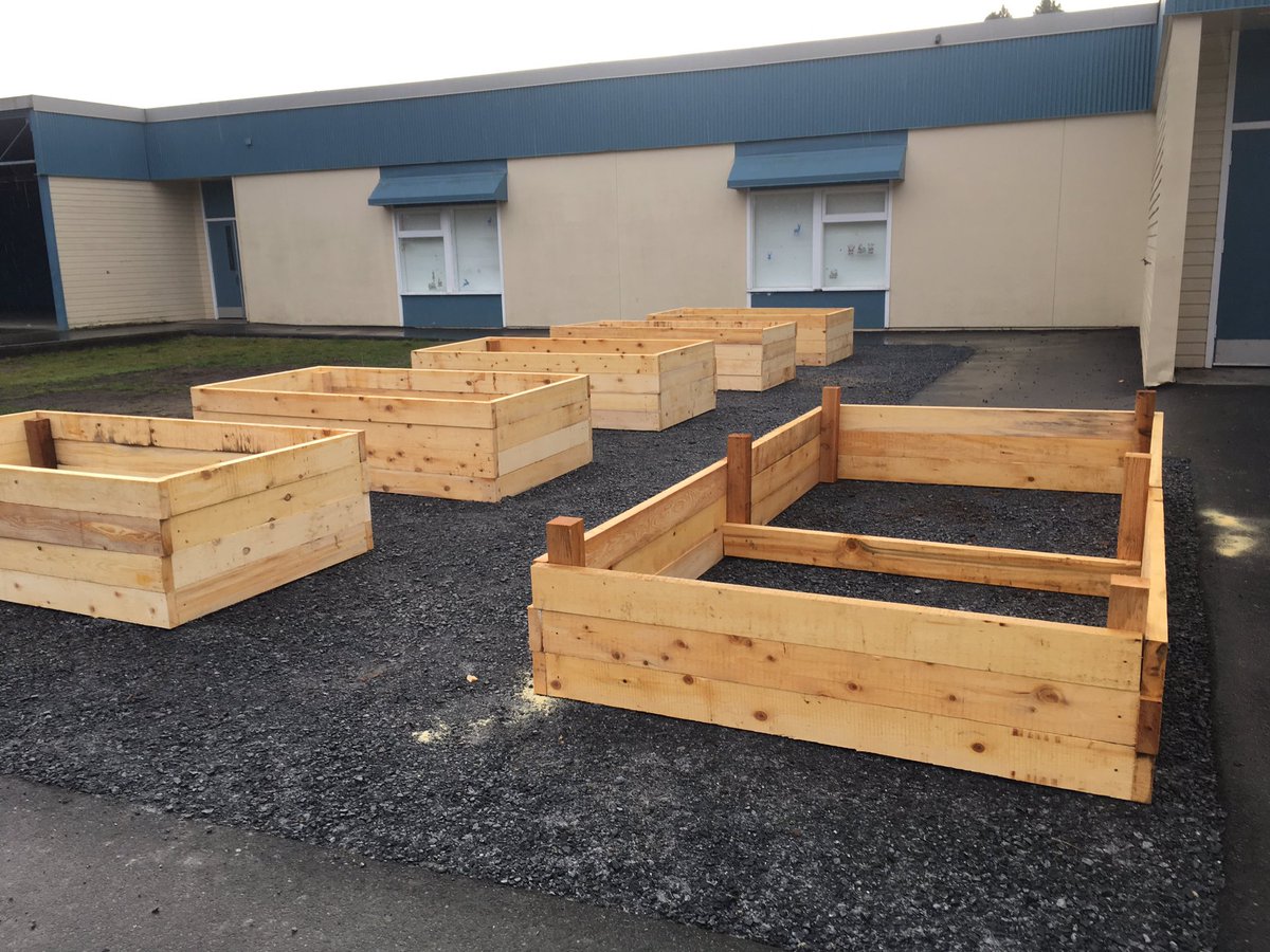 dirtworking's tweet photo. Saturday #projectpickle work crew building frames for new #schoolfarms at Pebble Hill Traditional School @deltasd37 @CityofDeltaBC thanks moms and dads! https://t.co/F2l5sQjrXM