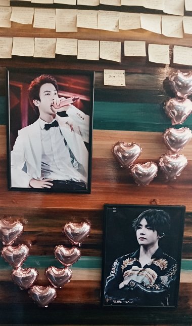Magic9795's tweet photo. 🌿🐹🐯💛
[ Exhibition "Its Definitely You" ]

Fue un lindo recuerdo a lado de personitas que adoro mucho y hace tiempo no las veía♡😍 @Red_Camomilla @daysi_8798 

Gracias por el evento @ARMYPeru_twt_ estuvo muy lindo~ 😊

#TaeJinCafeInPer
#BTSwins10s
@BTS_twt https://t.co/ZPxApyQk88