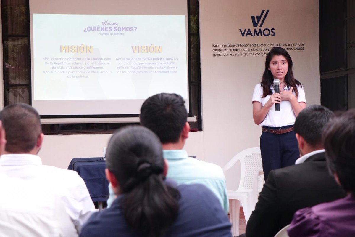 vamoselsalvador's tweet photo. Estamos en nuestra tercera reunión informativa para conocer los requisitos y procedimiento para aspirar a una candidatura con VAMOS
#VAMOSConTodo https://t.co/hAJgql0e0A