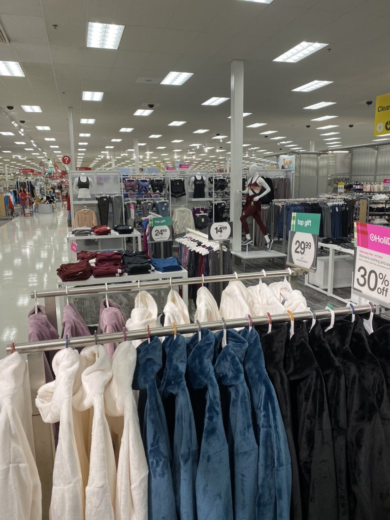 ChrisMi02869658's tweet photo. Come out for all of your last minute Christmas shopping @Target South Bend today. @Lexi_Cooley_  @veramay11 #christmasgiftideas #Christmasshopping https://t.co/TxzvPWDx8r