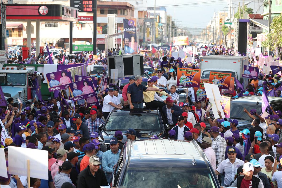 GonzaloCastillo's tweet photo. Se nota la alegría en el Gran Santo Domingo, se nota la emoción de nuestra gente que celebra junto a nosotros  
el #46AniversarioPLD en esta gran marcha caravana. 

#EquipoG2020 #GonzaloPresidente #RDconGonzalo #SDesDeGonzalo #46AniversarioPLD #NuevasIdeas https://t.co/GKxcyrYQoO
