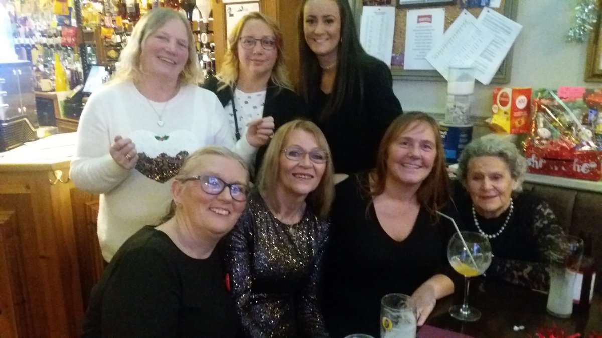 ChoirPadiham's tweet photo. So last night we had a small Christmas party at the local. Our track was played. To be discovered in the charts! Merry Christmas from us! Thanks @cheshirekattxo for the cookie! Beautiful🎄❤️ https://t.co/KjqnnJyVUa