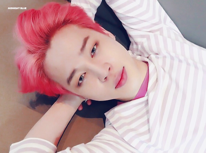 51L4mBJB3rmL6zq's tweet image. Когда ждёшь результата💜 #BTSWins10s @BTS_twt