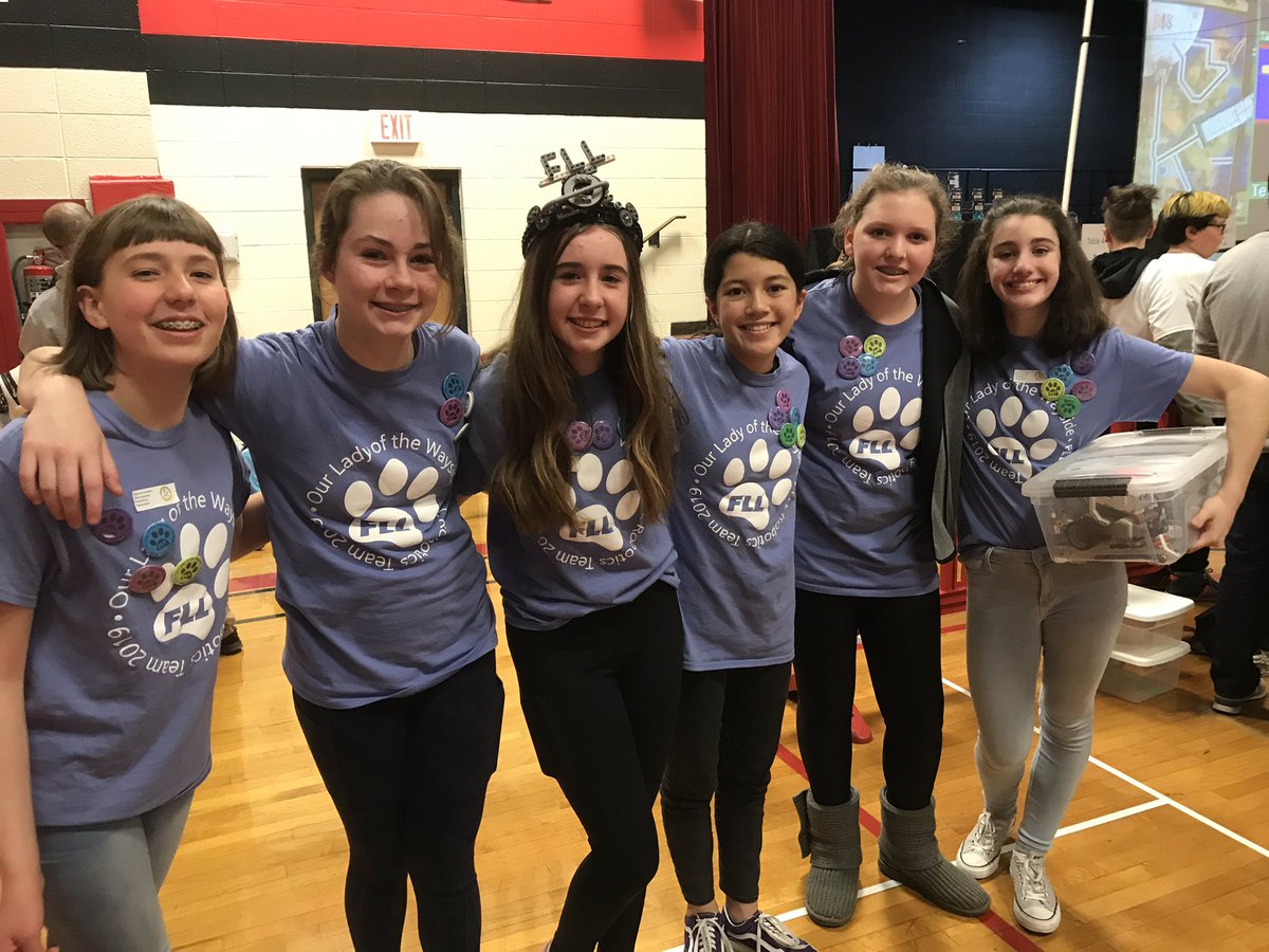 chris_brem_'s tweet image. Got my robotics fix today! Great job #MechaniCats #CodingCats #WildGears and #RoboCats @olwschoolAH