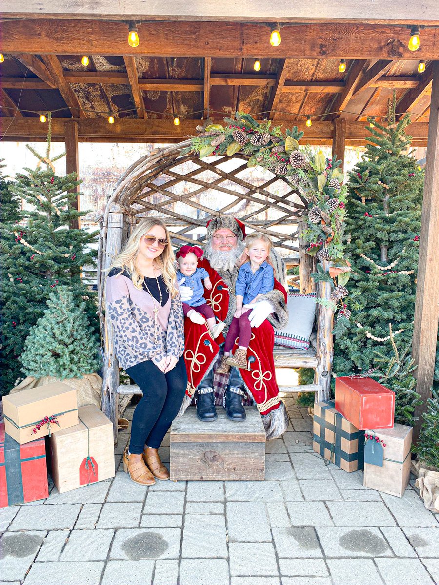 Santa pics at @magnolia is our Favorite place and it has been a tradition to do our Santa Pics there because it’s the perfect setup with the perfect Santa! 
Check out our stories for more fun at the Silos 
#magnolia #magnoliahome #magnoliamarket #magnoliasilos #silodistrict #waco