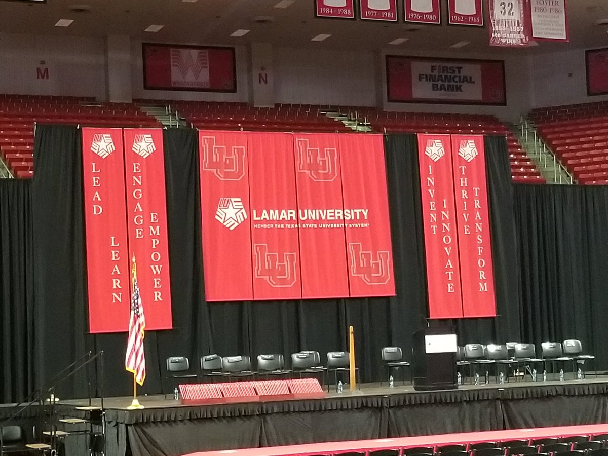 ThefirstKim's tweet photo. Here to see Shannon Leigh Jeffery Mauk get her master's degree in Teacher Leadership.  Way to go Shannon!  We are so proud of you! https://t.co/RaTbAsazSN