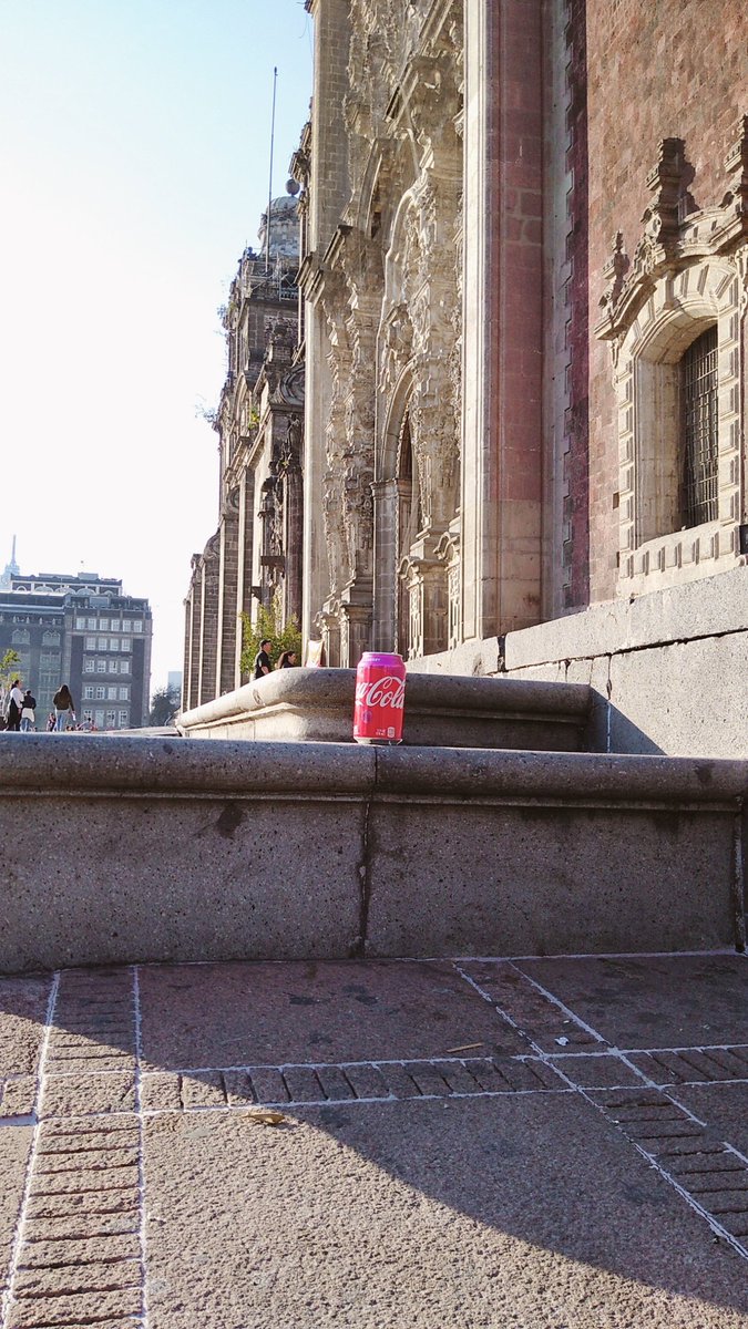 Karly_ea's tweet photo. Disfrutando una #CocaCherry en el #Zocalo cdmx https://t.co/5z3M1elqUx