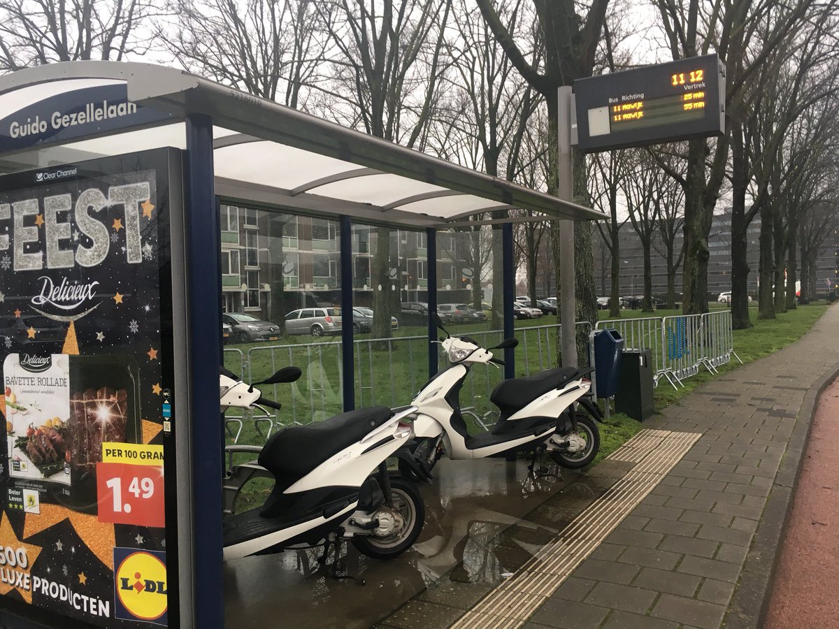Als mijn scooter maar droog staat!