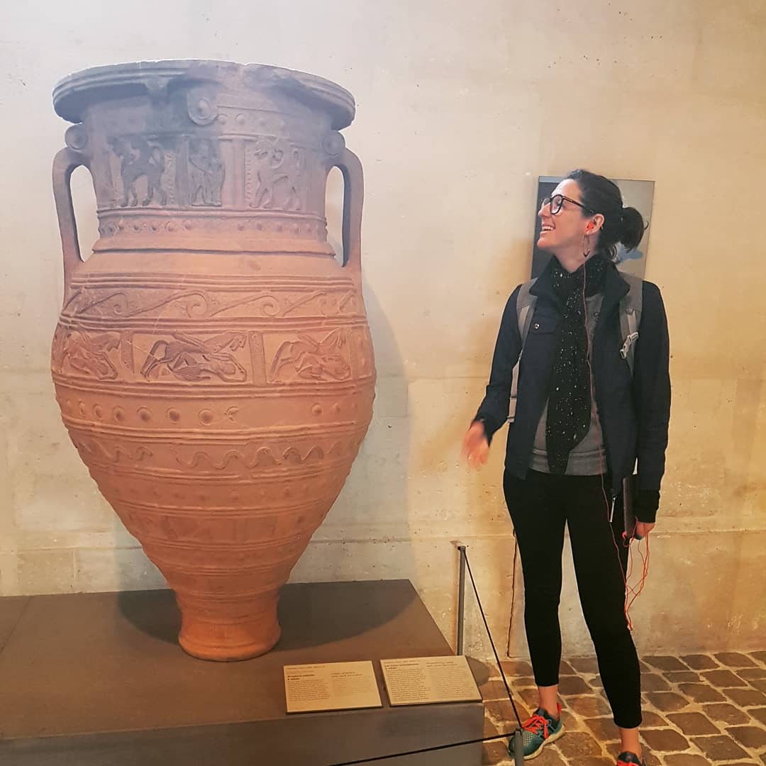 StudioThrowdown's tweet image. Intro time! I'm Callie, pottery lover and ceramic enthusiast. 

My dream is to make really large scale pottery like this. I started studio Throwdown as a way to share my love of pottery, promote artists that I love and make space in my life for the earthy arts.