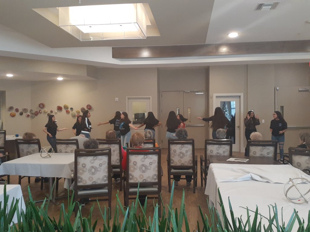 dagoduran5's tweet photo. @DrAnthonyMS HOLA club performing and spending time at AVANTI Senior Living Towne Lake. @LisnorysC @VivBennett1 @AimeeCriswell1 @vduran77 https://t.co/6Ukj9P9sg0