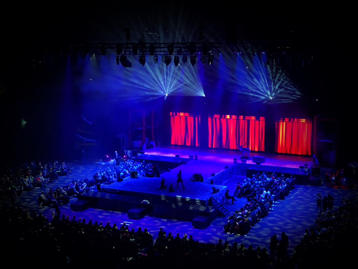 Jason_Peter_'s tweet photo. โI know Iโve had my doubts before but why deny it anymore there really is a Santa Claus...โ
Fighting my inner Grinch @TheSSEHydro today with @ElfUKTour #ElfArena #HelloHydro https://t.co/r1hNhyaUld