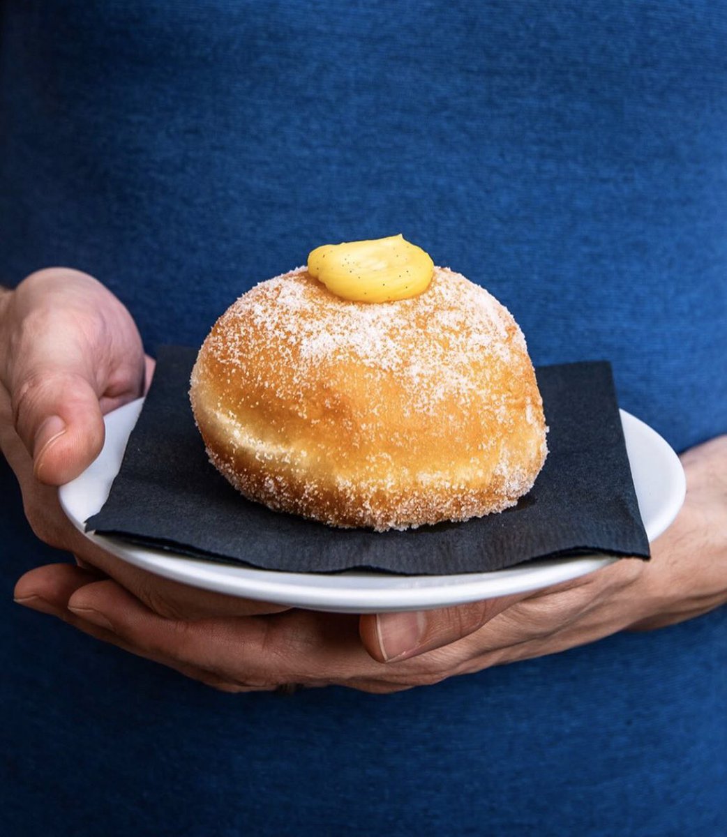 damicheleusa's tweet image. Breakfast #Bombolone make everything better. Get yours with custard or @NutellaUSA 🍩👌 #DaMicheleHollywood
📸: @husbandscook