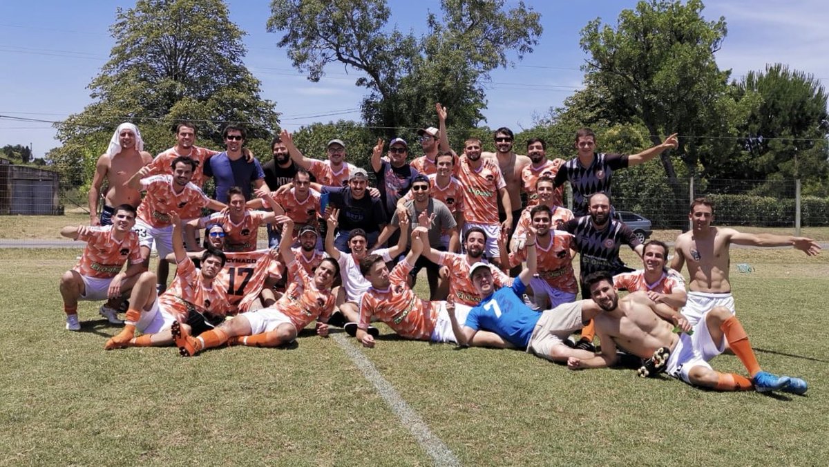 OmbuesFC's tweet photo. OFC 1-0 Drunker’s

Ombúes logró ascender a la B luego de un gran partido en el cual fue participe durante los 90 minutos manteniendo el control del juego y generando muchas ocasiones de gol. Ahora a festejar muchachos y prepararse para los nuevos desafíos.

Gol: Joaquin Davyt https://t.co/kl3YcdKgS4