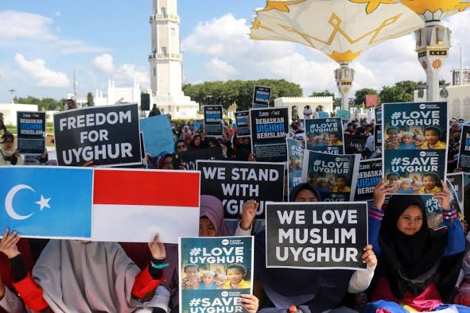 CheafMunk's tweet photo. @susipudjiastuti @msaid_didu Indonesia's Opposition Takes Up the Uighur Cause – Foreign Policy

https://t.co/lOMEMvZO0I

#IndonesiaWithUyghur https://t.co/KyCiYIwzMj