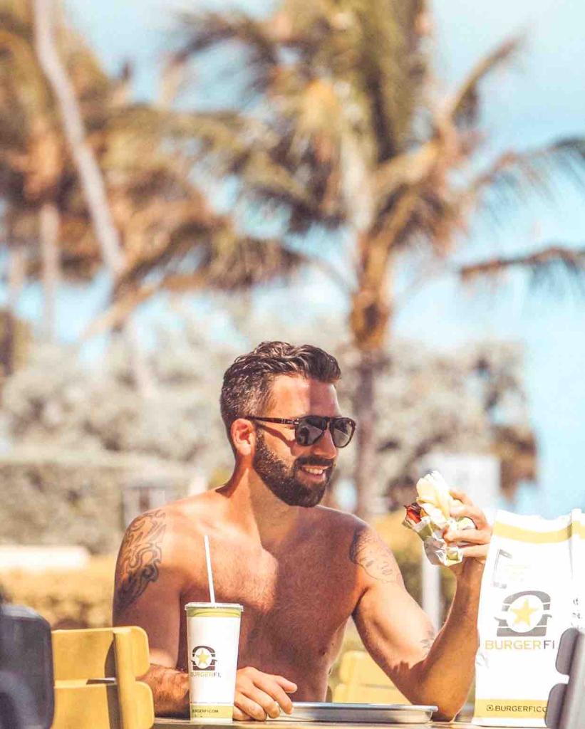 BurgerFi's tweet photo. Cheeseburgers in paradise 🌴 (📷: @iamkmayer) https://t.co/X7wTmbnWt5