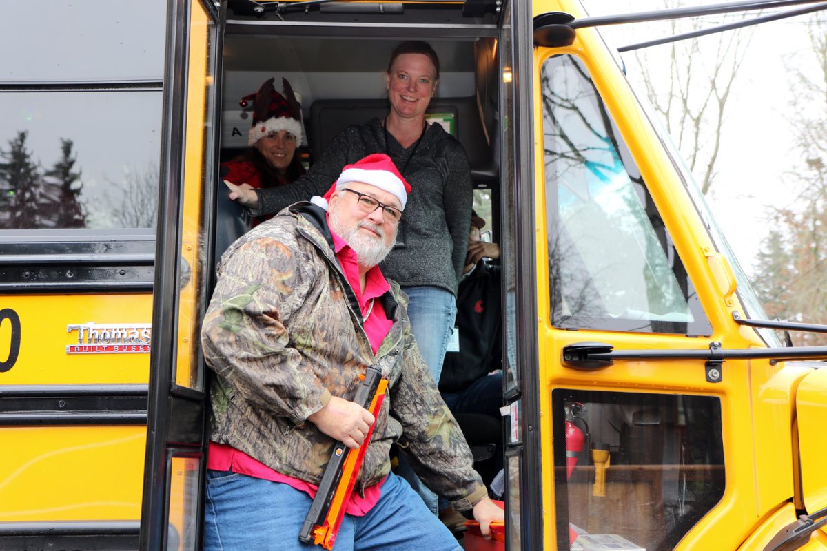 BeavertonSD's tweet photo. Thank you to the BSD Transportation Department for supporting the Beaverton HELP Center again this year. Drivers and staff dropped off a bus load of items for the center.
 
Thank you, Transportation drivers, staff and administrators! https://t.co/JxMyVlcC9m
