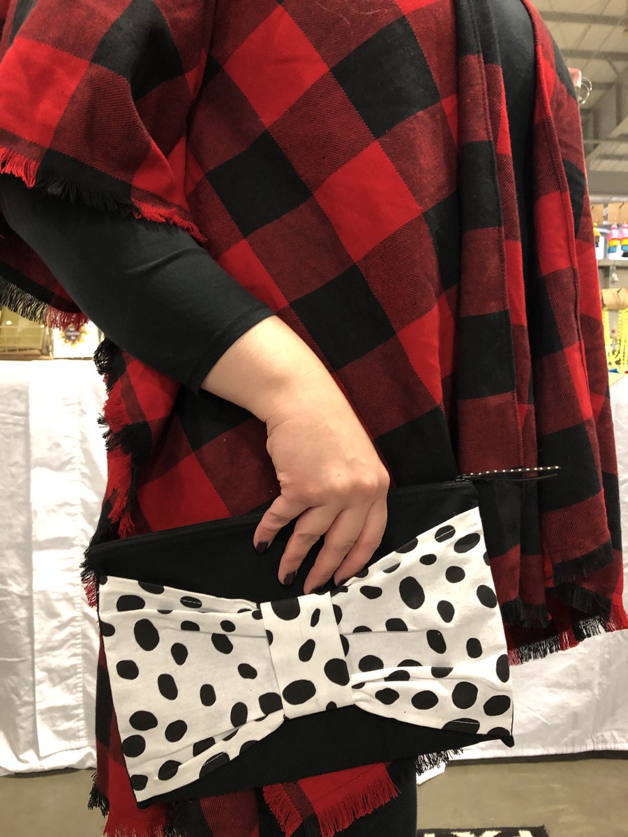 This #outfit is perfect for your #holiday parties! 🎄 Grab yours from us today at <a href="/indietrunkshow/">Indie Trunk Show OKC</a>. #ShopPP