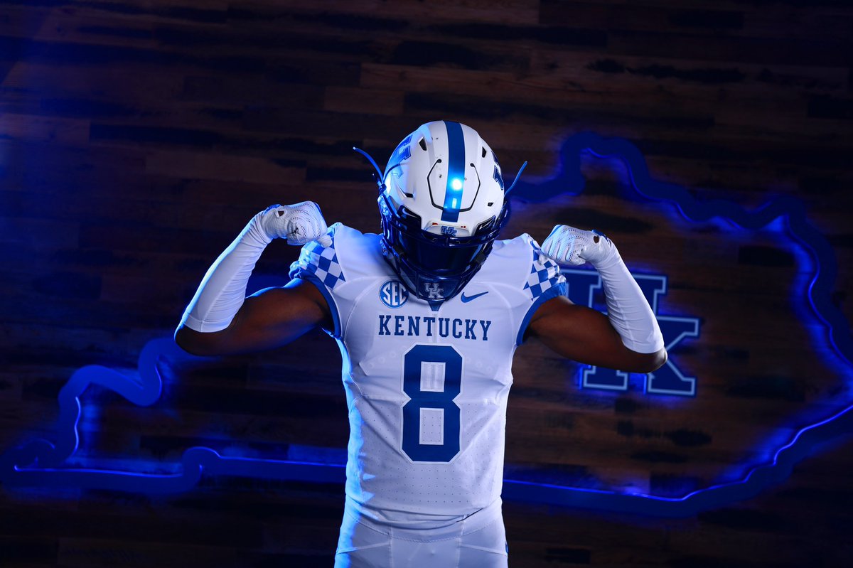IzayahCummings's tweet photo. I will be signing with the University of Kentucky on December 18th at Louisville Male Highschool at 3:00 p.m. #BBN 💙 https://t.co/mLLM63Jx2f