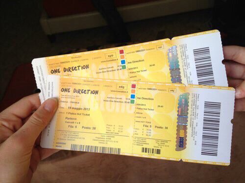 Цена билета на двоих. Билет на концерт. Красивые билеты на концерт. Билет на концерт one Direction. Билет на концерт БТС.