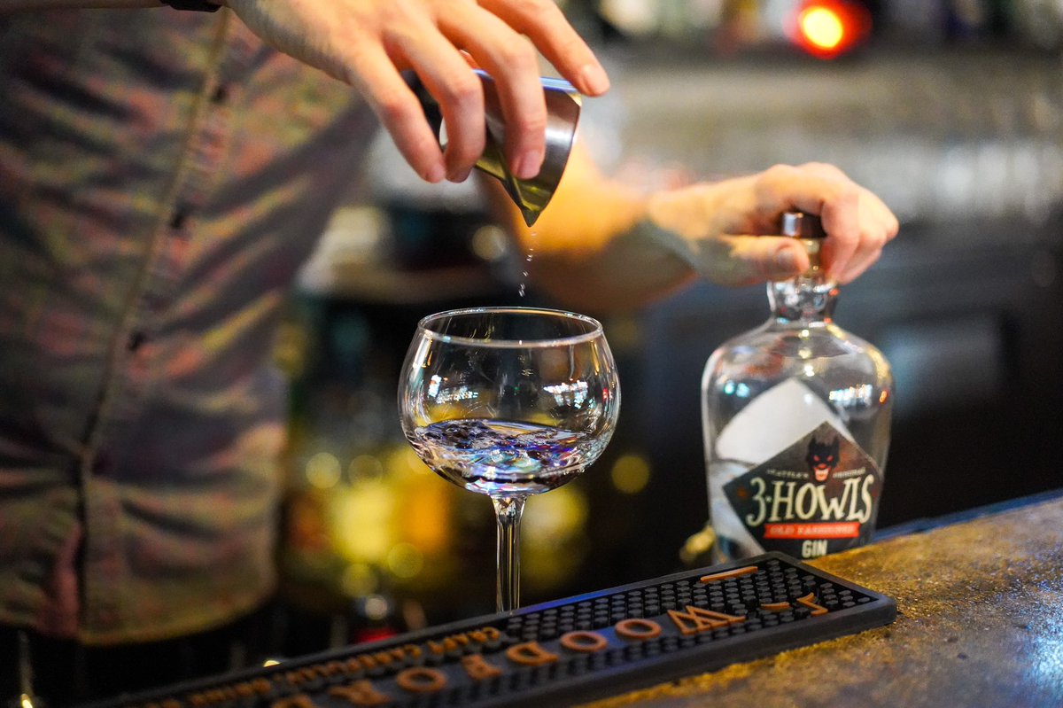 The best way to relax from the holiday madness! #3Howls 🍹🍹🍹