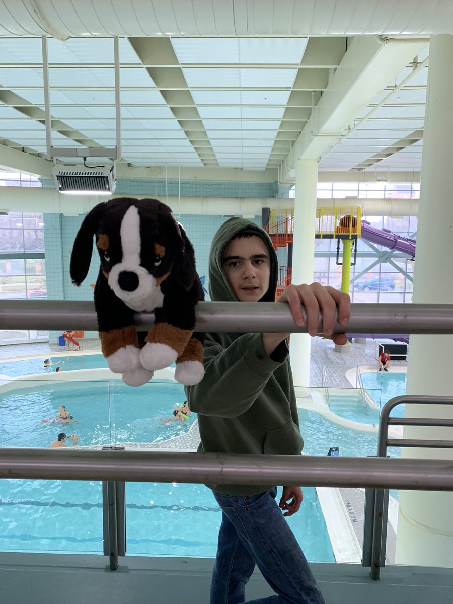 AutismLight's tweet image. Augie from @JacksPlace4Aut has arrived at the David D. Hunting YMCA, in the @GRYMCA. Their water slide is Jonathan’s favorite of all time.