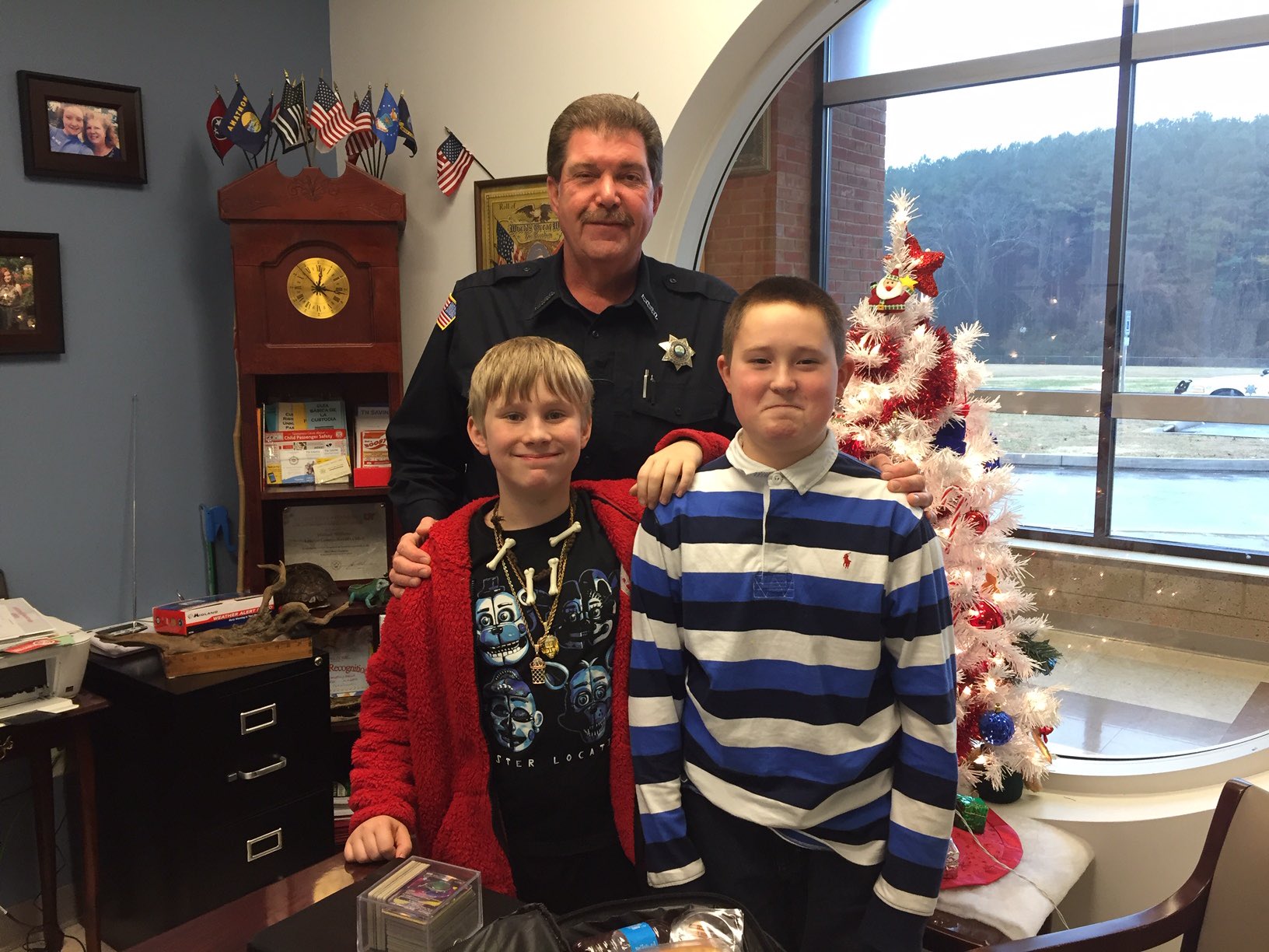 Loudon Elementary School on Twitter "Lunch with Officer Mike!…