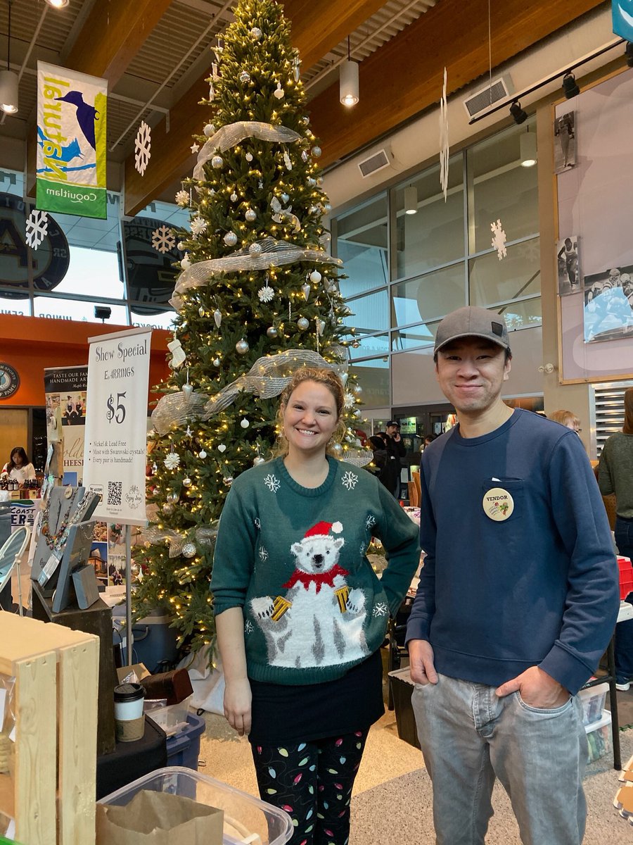 CoquitlamMarket's tweet photo. Coquitlam Farmers Market presents the Christmas Farmers Market! 🎄Come down and enjoy all that this market has to offer! We are open from 9am-4pm and it's free entry 😊
#makebakegrow #explorecoquitlam #coquitlamfarmersmarket #christmasmarket https://t.co/b9jyxhtQRo