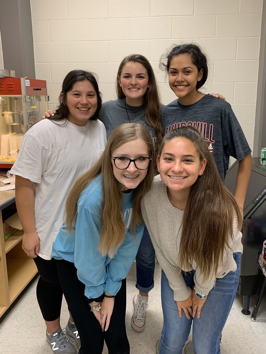 ike_atomas's tweet photo. Former IKE Athletes helping in concessions today #IkeFamily #ChurchillChargers #Basketball @WCRonHarris @IKE_PTA @IKEAthletics https://t.co/LMsrqUAwvE