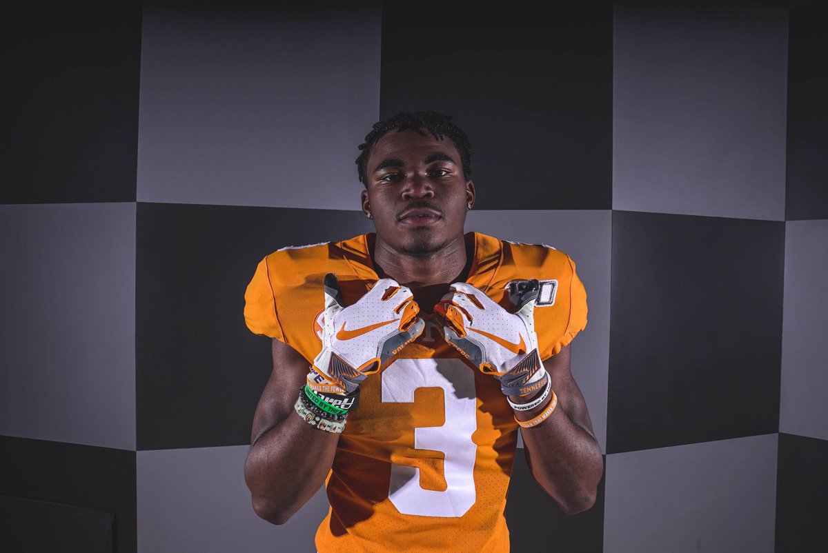 C O M M I T T E D #GoVols 🔶⛰