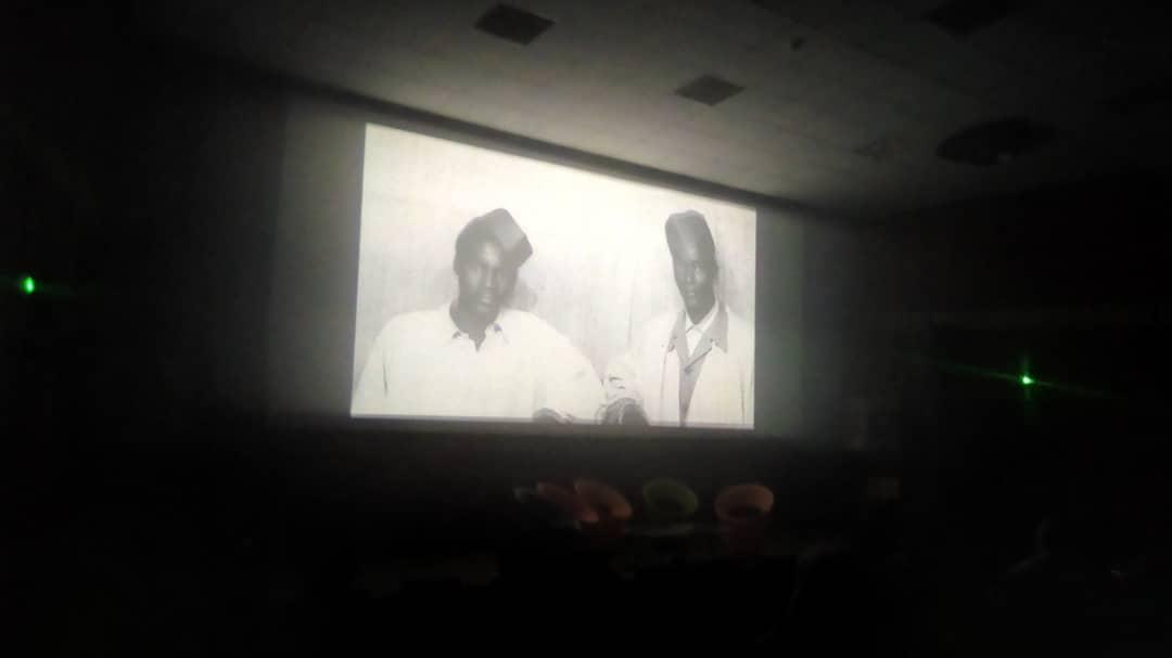 Début de la soirée de clôture à l'<a href="/IFOuaga/">Institut français BF</a>. Ce soir on saura le grand vainqueur du Prix 🏆 du de la 15e édition de <a href="/CineDroitLibre/">Ciné Droit Libre</a>

Actuellement le 📽 "Sur les traces d'Abdoulaye Mamani"

#CDL2019 #PourquoiLaDémocratie #lwili #BurkinaFaso 🇧🇫 #Niger 🇳🇪