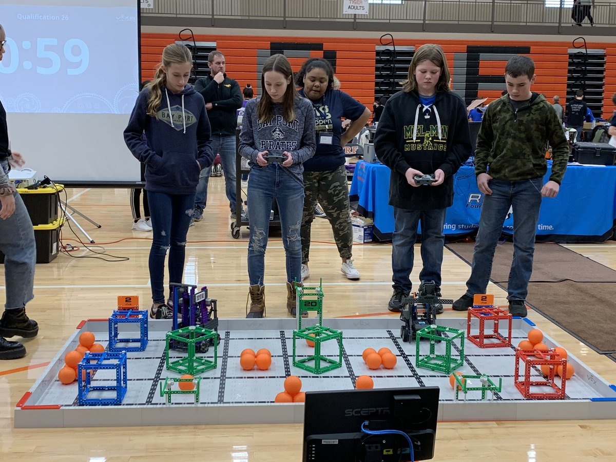 SuamicoElem's tweet image. Enjoying a day at the @VEXRobotics competition in Black River Falls! @hssdbv teams currently in 1st (Brainy Bunch - girls team) and 11th place (Brainy Blockheads - boys team) out of 52 teams about half way through! @TechEdRocks