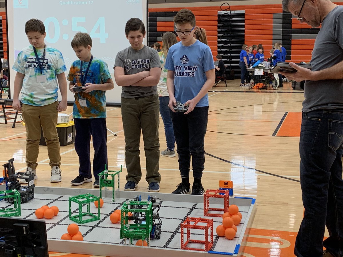 SuamicoElem's tweet image. Enjoying a day at the @VEXRobotics competition in Black River Falls! @hssdbv teams currently in 1st (Brainy Bunch - girls team) and 11th place (Brainy Blockheads - boys team) out of 52 teams about half way through! @TechEdRocks