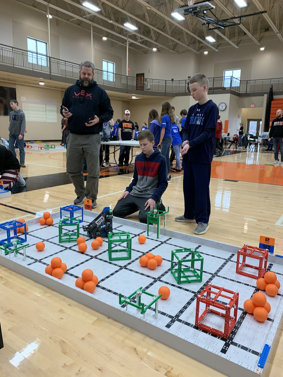 SuamicoElem's tweet image. Enjoying a day at the @VEXRobotics competition in Black River Falls! @hssdbv teams currently in 1st (Brainy Bunch - girls team) and 11th place (Brainy Blockheads - boys team) out of 52 teams about half way through! @TechEdRocks