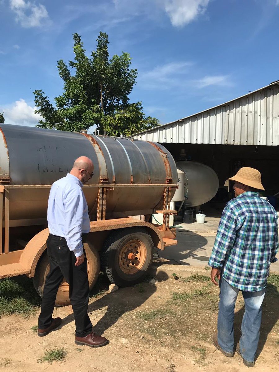 Muchas gracias a los productores de lácteos en localidad #MelchorOcampo por la atención a nuestro admirado <a href="/renatosalesh/">Renato Sales Heredia</a> <a href="/Ley13091963/">Renato Sales</a> #RenatoSales #MiPersonaFavorita