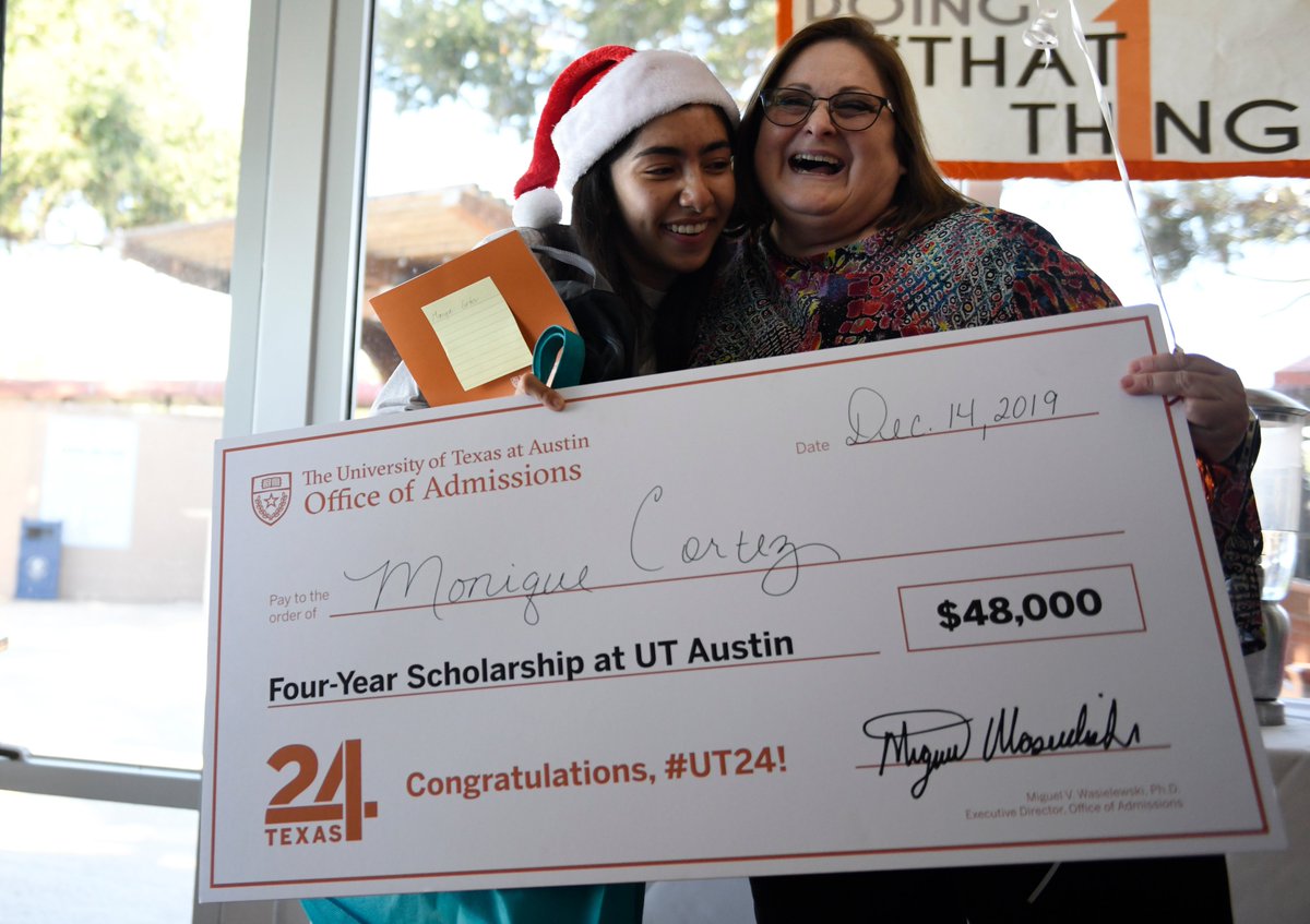 annierice_photo's tweet photo. Miller High School's Monique Cortes receives a full-ride scholarship to the University of Texas-Austin. The $48,000 scholarship was given to four students in South Texas and 60 nationwide. @callerdotcom https://t.co/A98QllMmCH