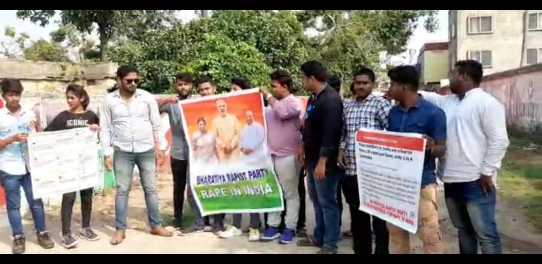 A_K_Dash_IYC's tweet photo. ରାହୁଲ ଗାନ୍ଧୀ ଙ୍କ #ସପକ୍ଷରେ ପୁରୀ ଜ଼ିଲ୍ଲା ଛାତ୍ର ଓ ଯୁବ କଂଗ୍ରେସ ନରେନ୍ଦ୍ର ମୋଦି , ସ୍ମୁତି ଇରାନୀ ଓ ଅମିତ ସାହ ଙ୍କ #କୁଶପୁତଳିକା_ଦାହ କରି ଏବେ Bharatiya Rapist Party is Responsibile for REAP IN INDIA ର ନାରା ଦେଇଥିଲେ ଯୁବ ଓ ଛାତ୍ର କଂଗ୍ରେସ କର୍ମୀ ll @pccodisha @IYCOdisha @NPatnaikOdisha @SatyaPrNayak https://t.co/4s8dhIFsc1