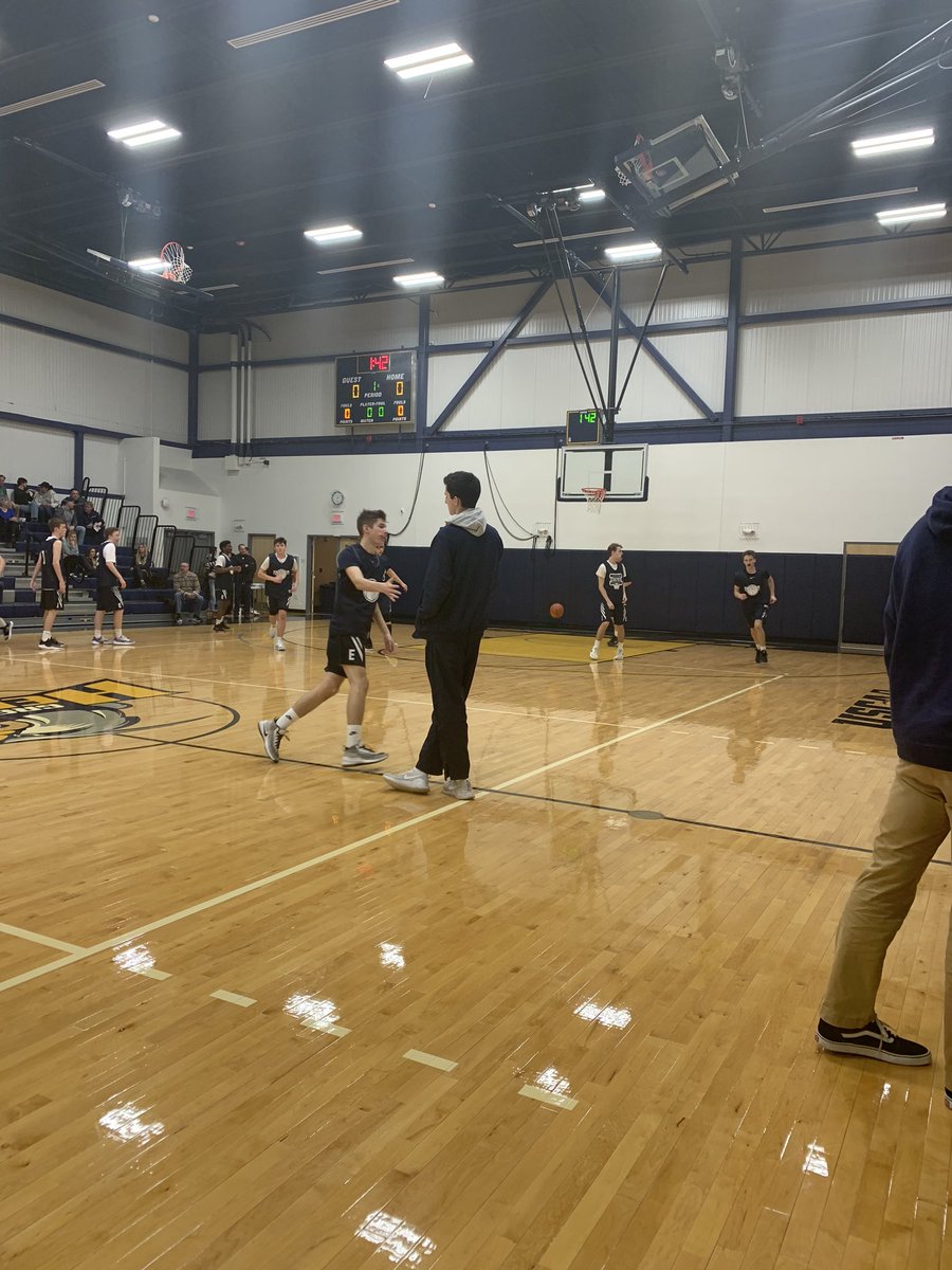 MrBurnsPE's tweet photo. New year, same team. First scrimmage of the season. #questfortherepeat https://t.co/zIYMwrgcvV