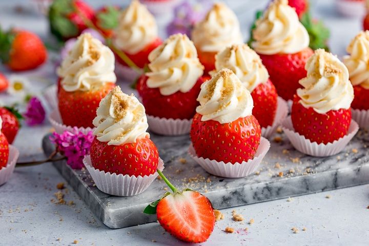 EssentialOrigns's tweet photo. Cheesecake Stuffed Strawberries https://t.co/HWGX6dphyv via @kitchensanc2ary https://t.co/Mxl3Fc8r6W