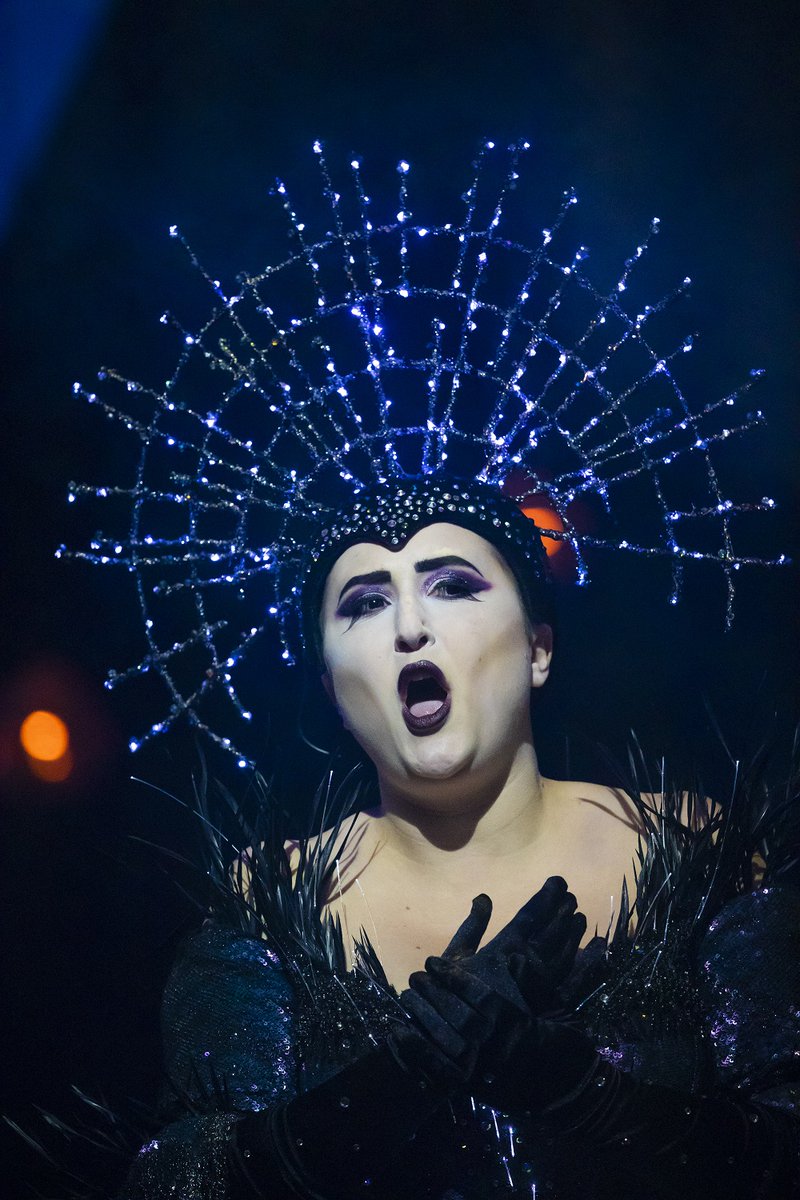ScottishOpera's tweet photo. We've had a pretty packed 2019! Summer seems like a looong time ago. But Sir Tom Allen's production of #SOflute is enough to brighten up even December evenings.
Check. Out. That. Glitter 😎 https://t.co/DbsTP4xAed