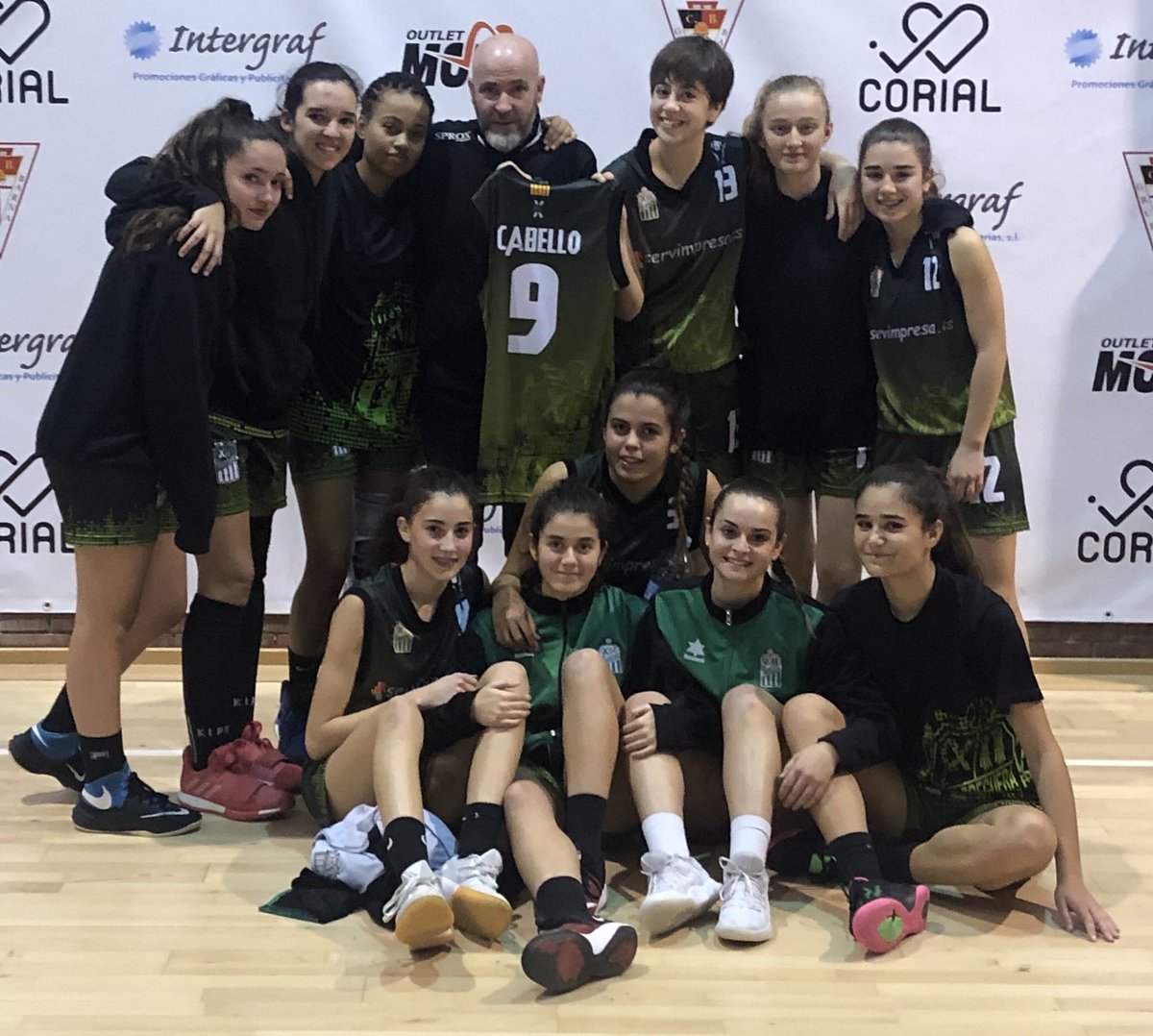 ringu6q's tweet photo. Novena victòria seguida, i una de les més patides.Tot i ser fluixes en defensa, els tres primer quarts han estat força bons. En el quart i últim,se'ns han apagat els ploms i hem vist perillar la victòria, al final hem sabut aguantar l'empenta local per seguir sumant.
#roadtointer https://t.co/OBMgCb4Wdp
