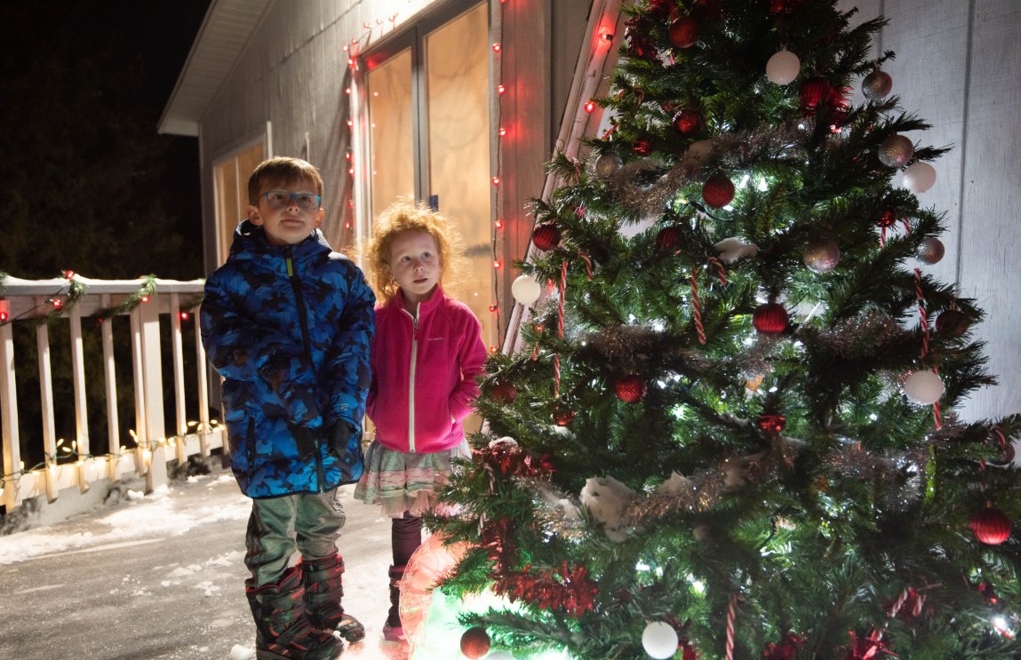 LightsRoc's tweet photo. Don't forget to share your pictures with us! We'll see you at 5:00pm tonight. #ROClights #victorhills #drivethrulightshow #drivethruchrismaslights #holidaylightshow #holidaylightdisplay https://t.co/4KtjKKDHKt