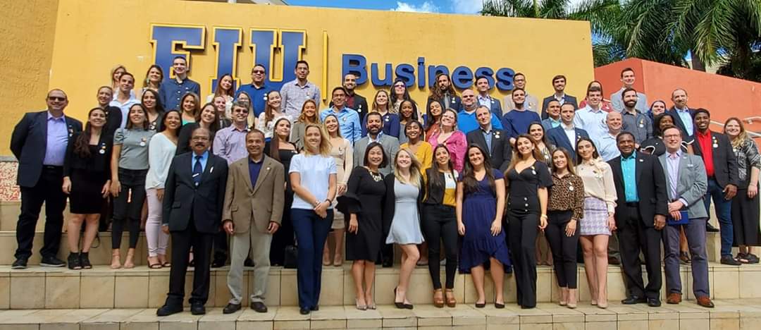 JCGranda1's tweet photo. Amazing Morning spent with the Dean's High Achievers Society! Special thank you to @FIUBizDeanLi and @sensiblefolk. Glad to have made it with these amazing people. #XMarksTheMasters #FIUMSM #FIUBusiness https://t.co/efQFmyYBlA