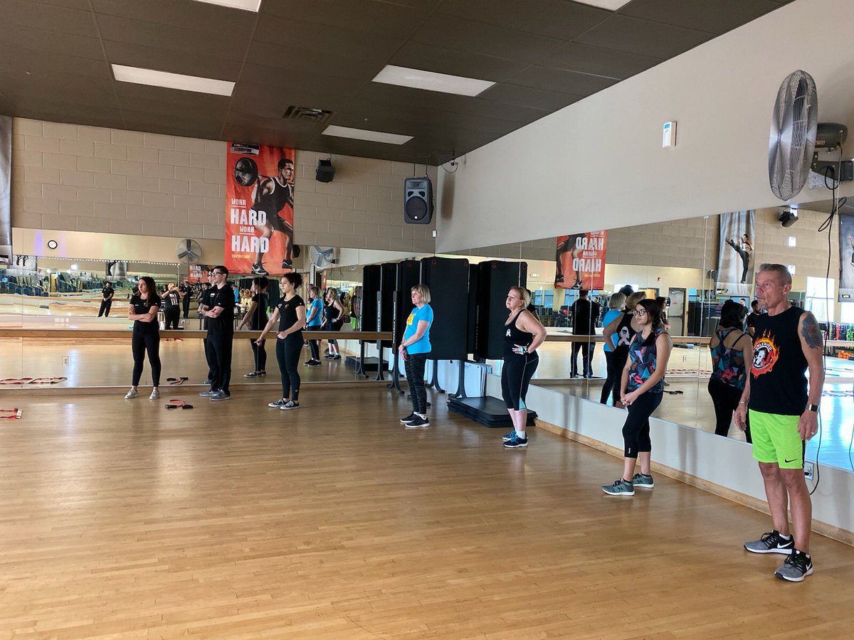 definedfit's tweet image. Flashback to last Saturday Defined Fitness Pump Up Parties with our amazing personal training clients and trainers as they celebrated all their goals accomplished in 2019 and got pumped up for 2020! #Definedfitness #getfitinthr505 #albuquerque #riorancho #farmington #santafe